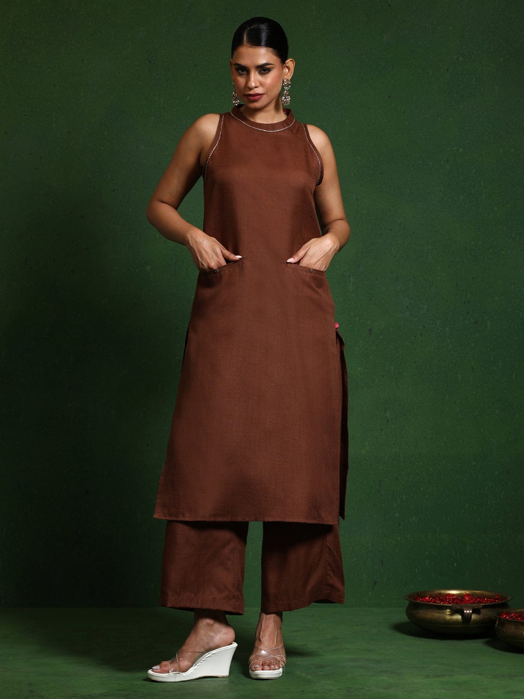 Varanga Women Round Neck Sleeveless Kurta with Trouser
