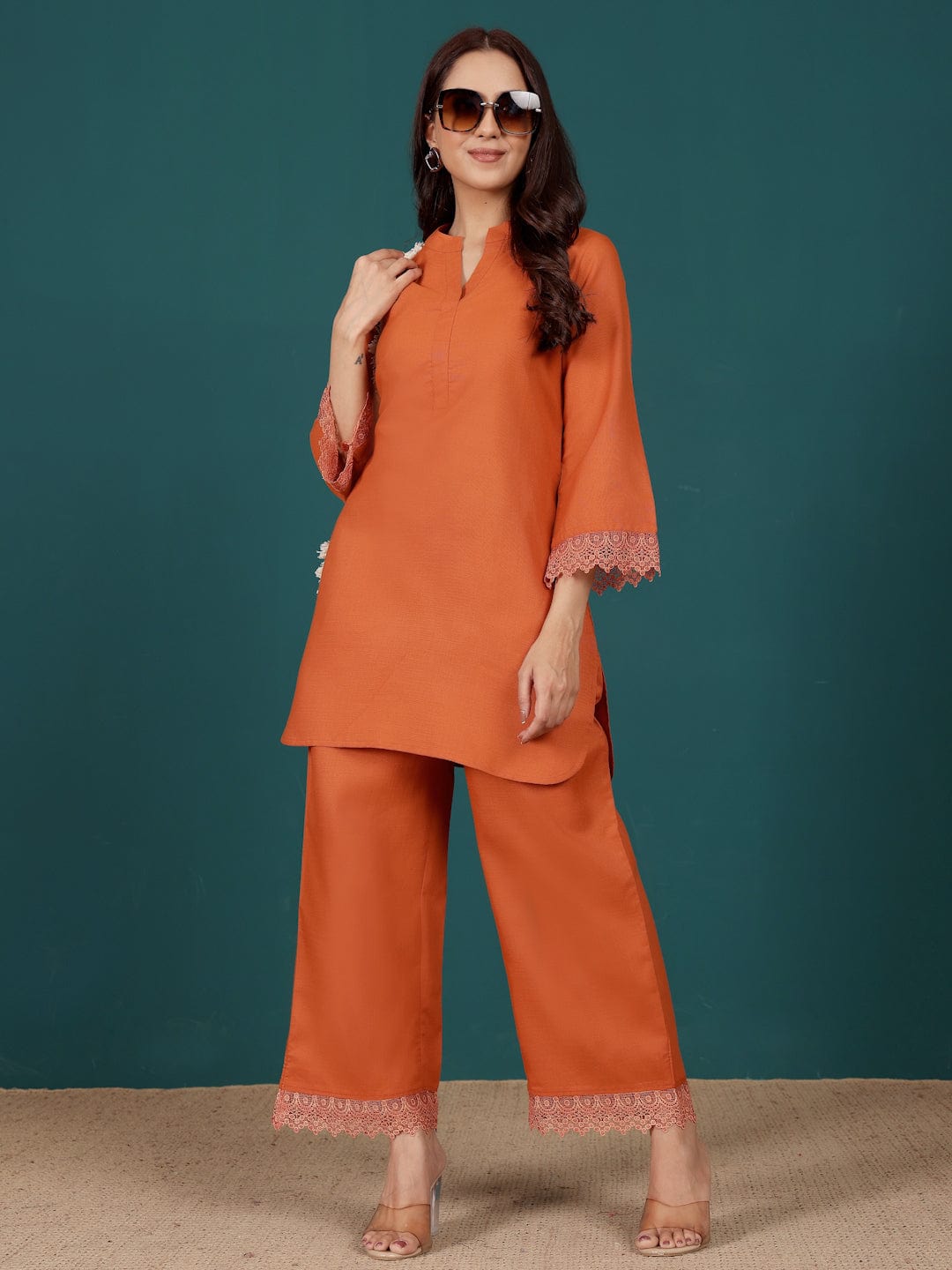 Varanga Women Mandarin Collar Apple Hem Lace Detailed Kurta With Trouser