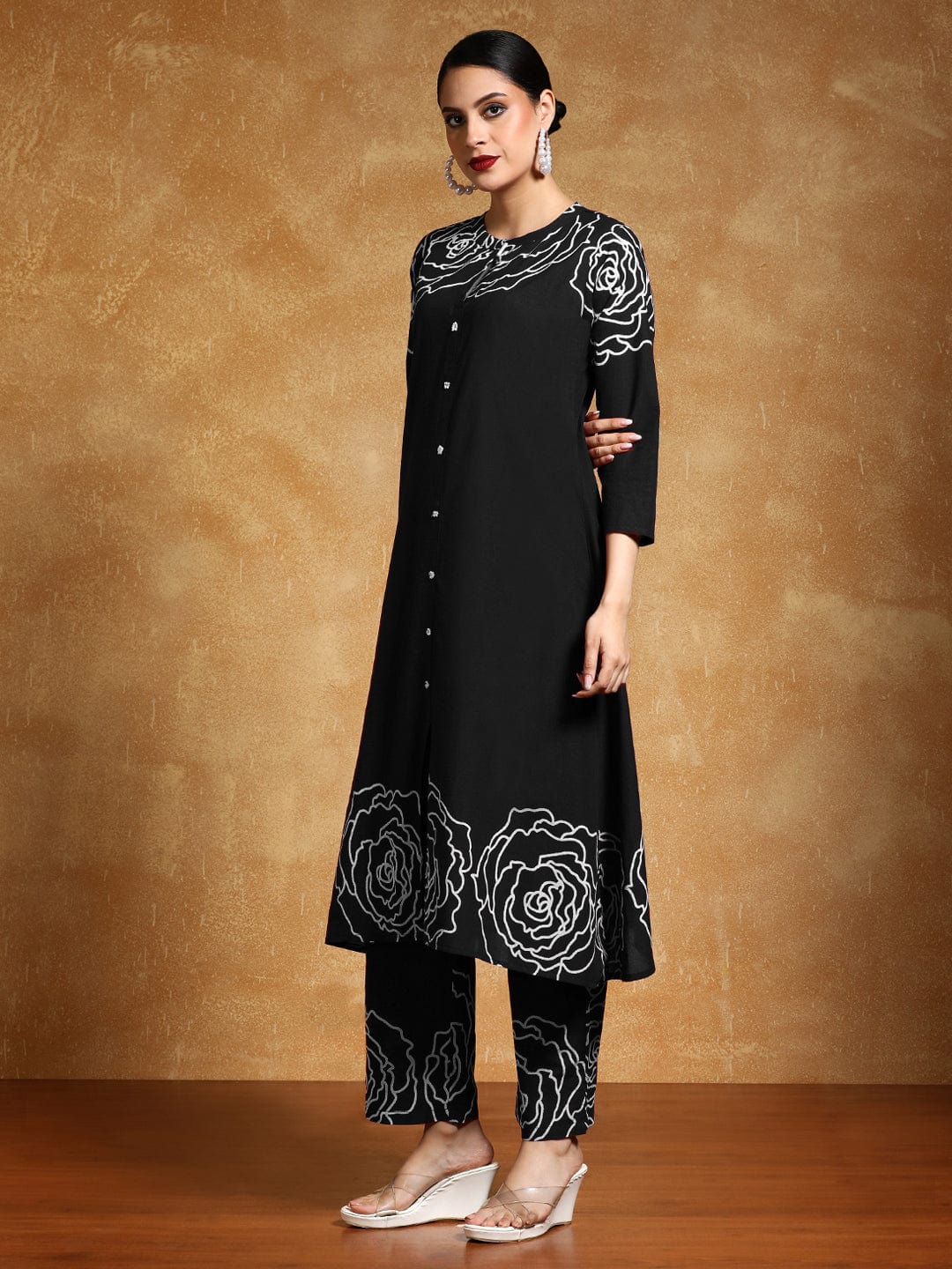 Varanga Women-Bold Floral Placement Printed Flared Kurta With Trouser
