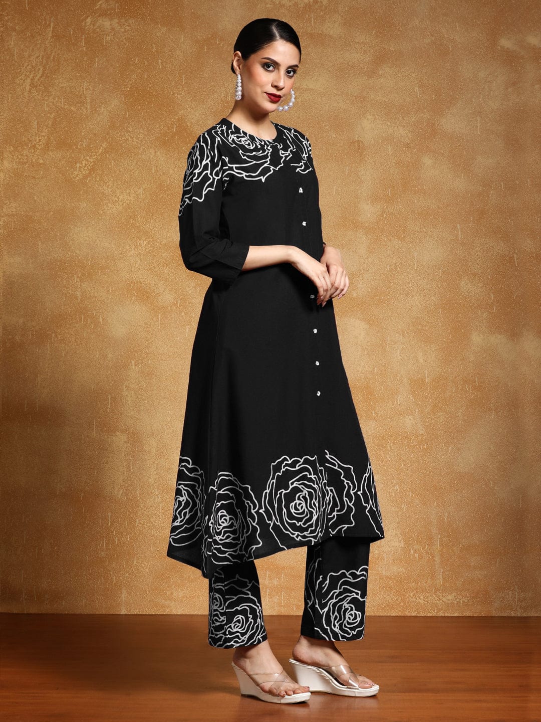 Varanga Women-Bold Floral Placement Printed Flared Kurta With Trouser