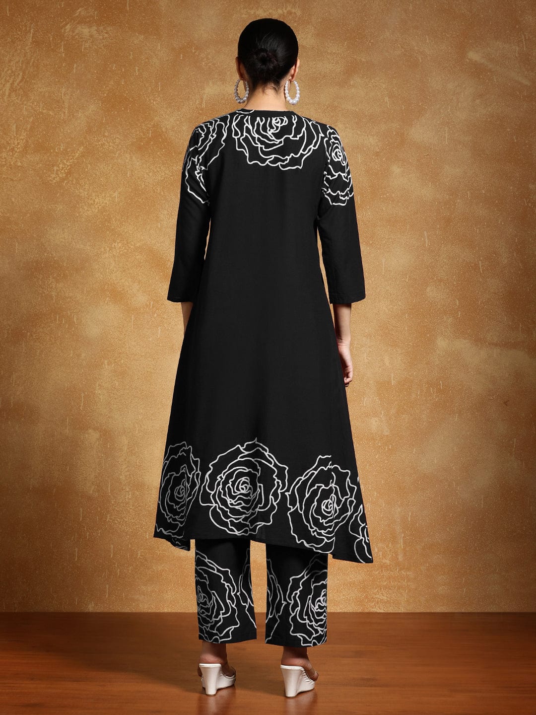Varanga Women-Bold Floral Placement Printed Flared Kurta With Trouser