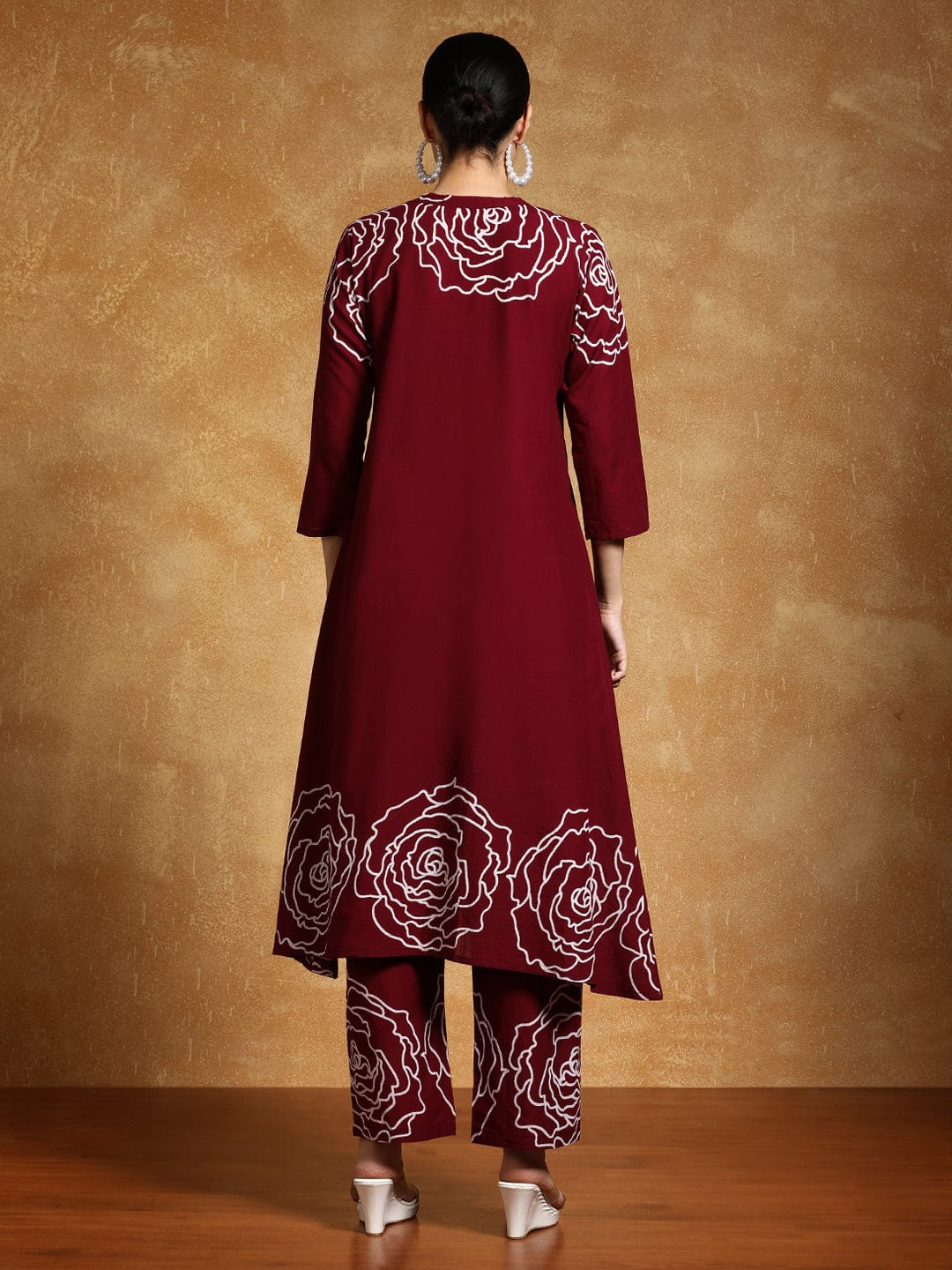Varanga Women-Bold Floral Placement Printed Flared Kurta With Trouser