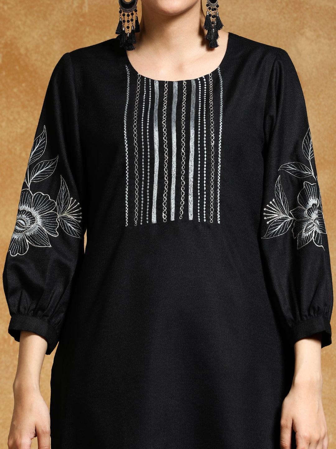Varanga Women-Floral Motif Thread Embroidered Yoke Balloon Sleeve Kurta With Trouser
