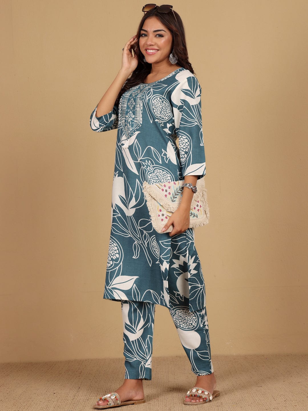 Varanga Women Round Neck Bold Print Kurta Set