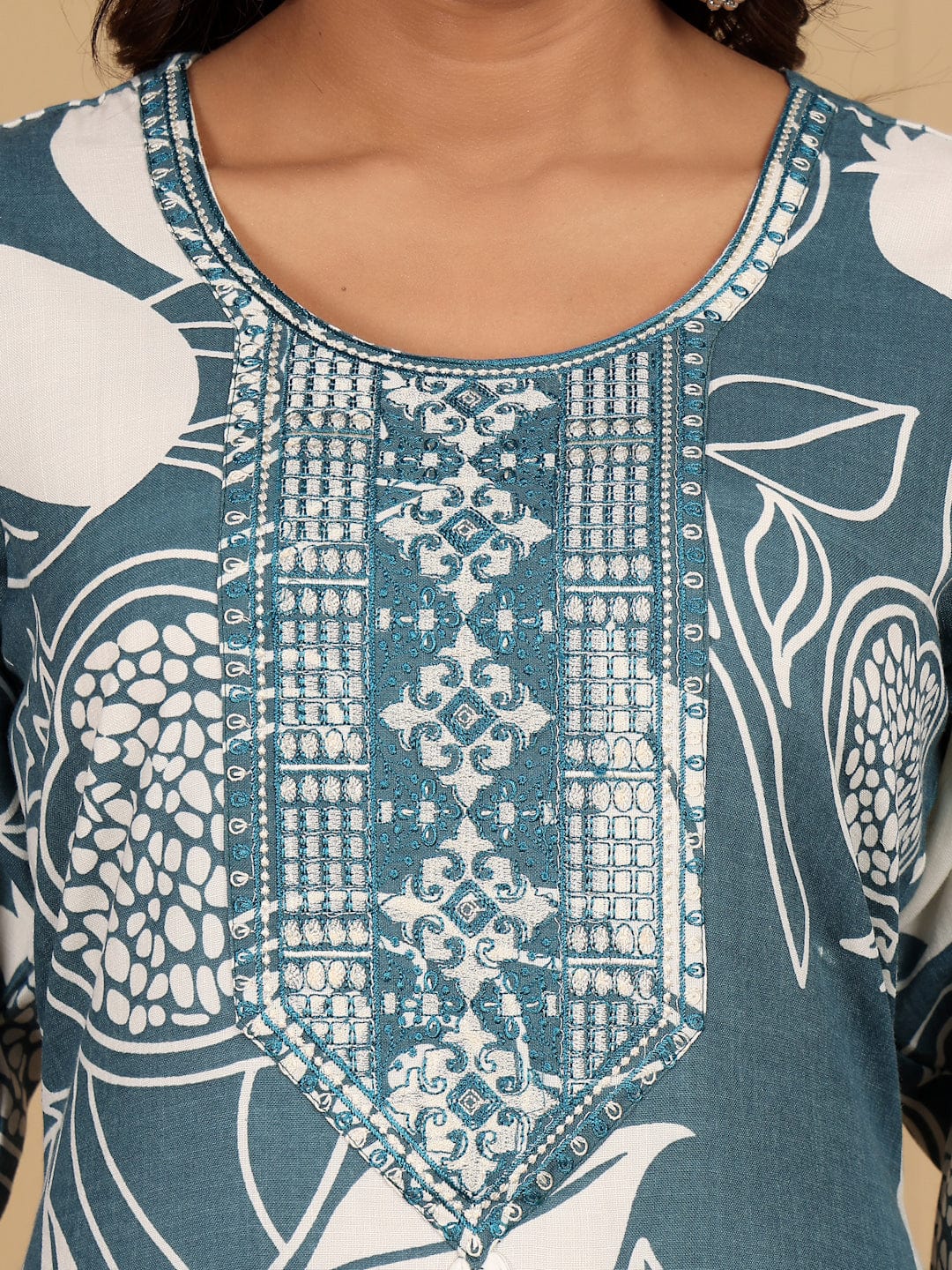 Varanga Women Round Neck Bold Print Kurta Set