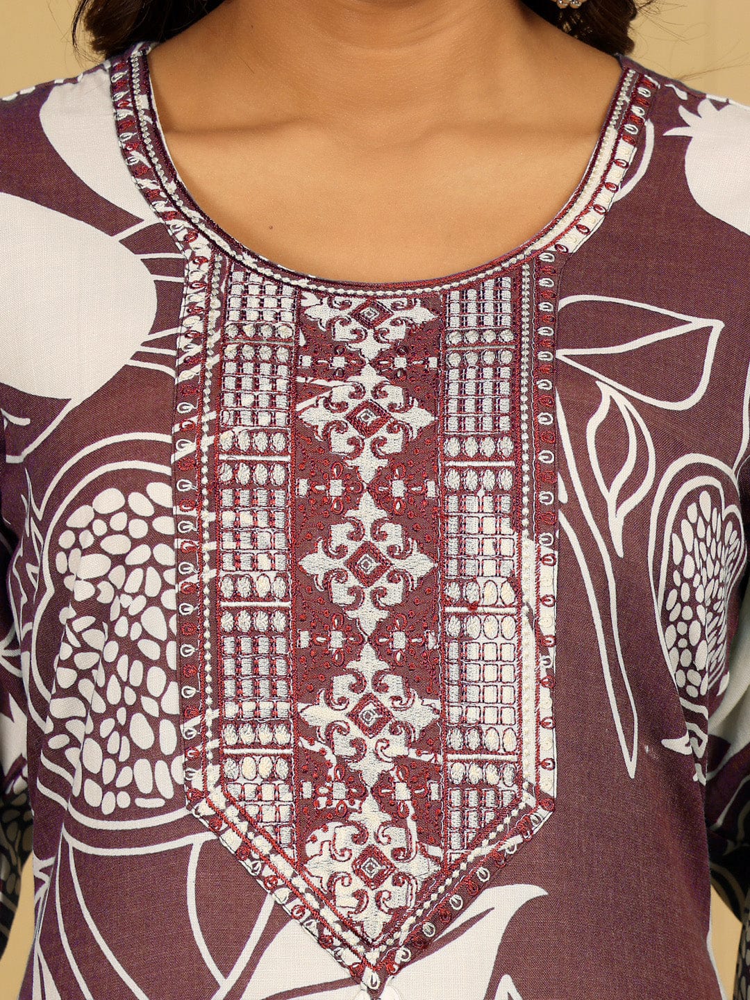 Varanga Women Round Neck Bold Print Kurta Set