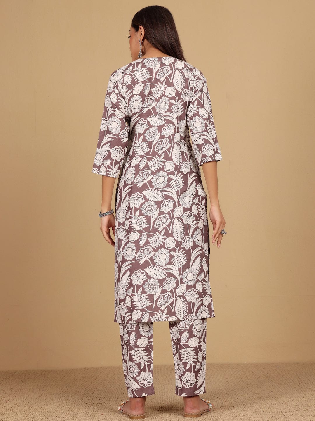 Varanga Women Thread Embroidered Yoke Floral Printed Kurta with Trouser
