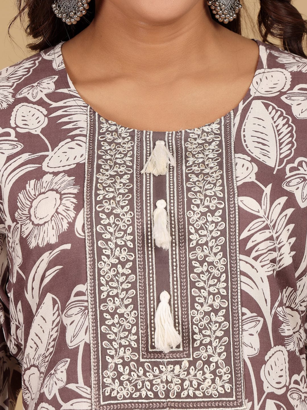 Varanga Women Thread Embroidered Yoke Floral Printed Kurta with Trouser