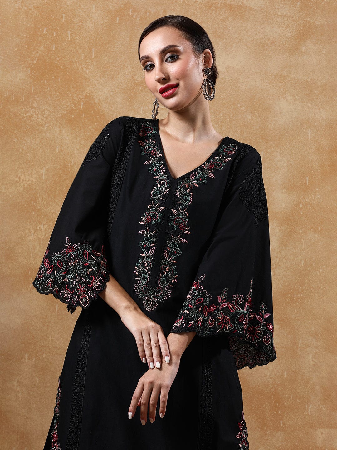 Varanga Women Thread Embroidered V-Neck Pure Cotton Kurta Sets
