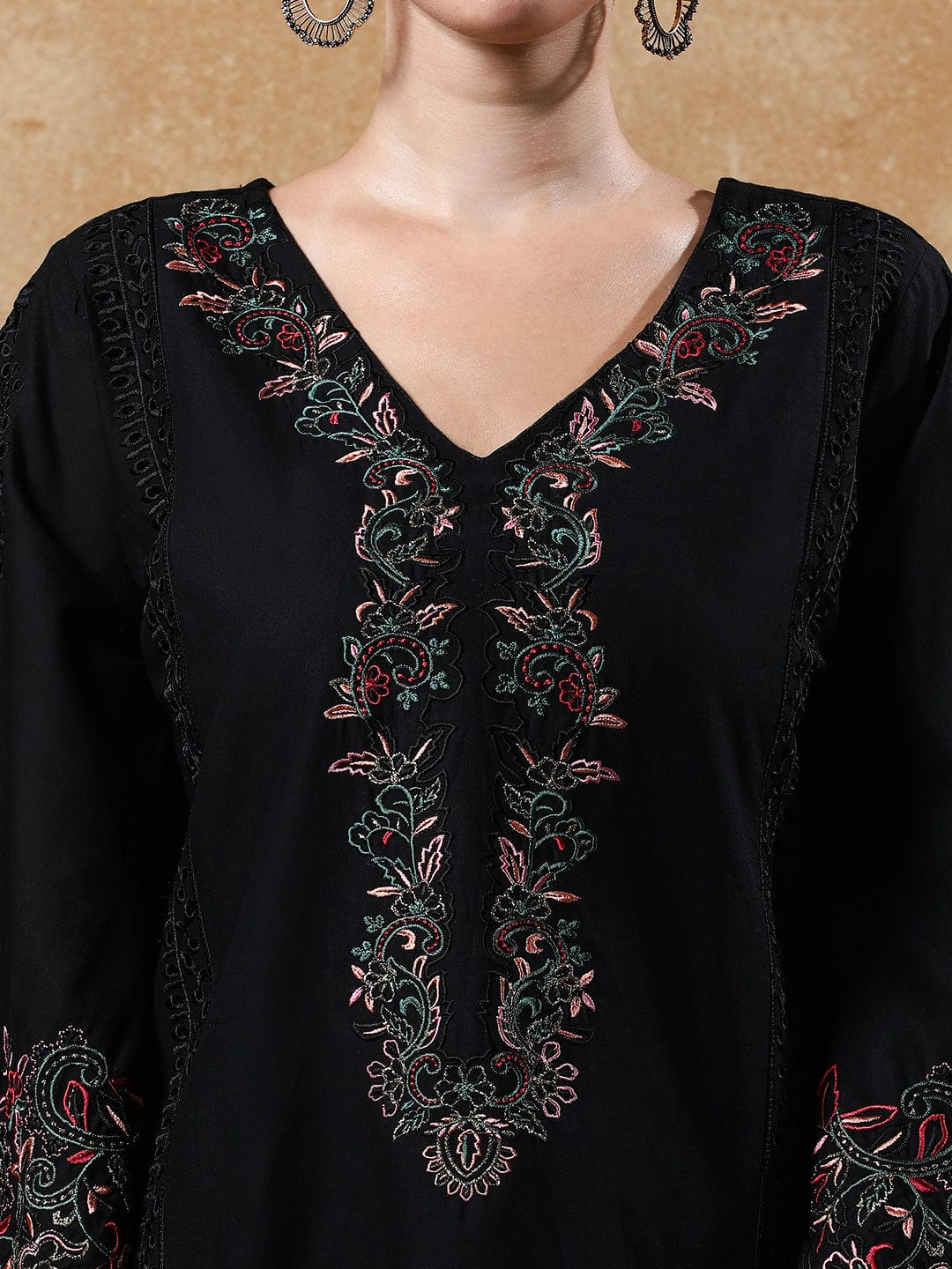Varanga Women Thread Embroidered V-Neck Pure Cotton Kurta Sets
