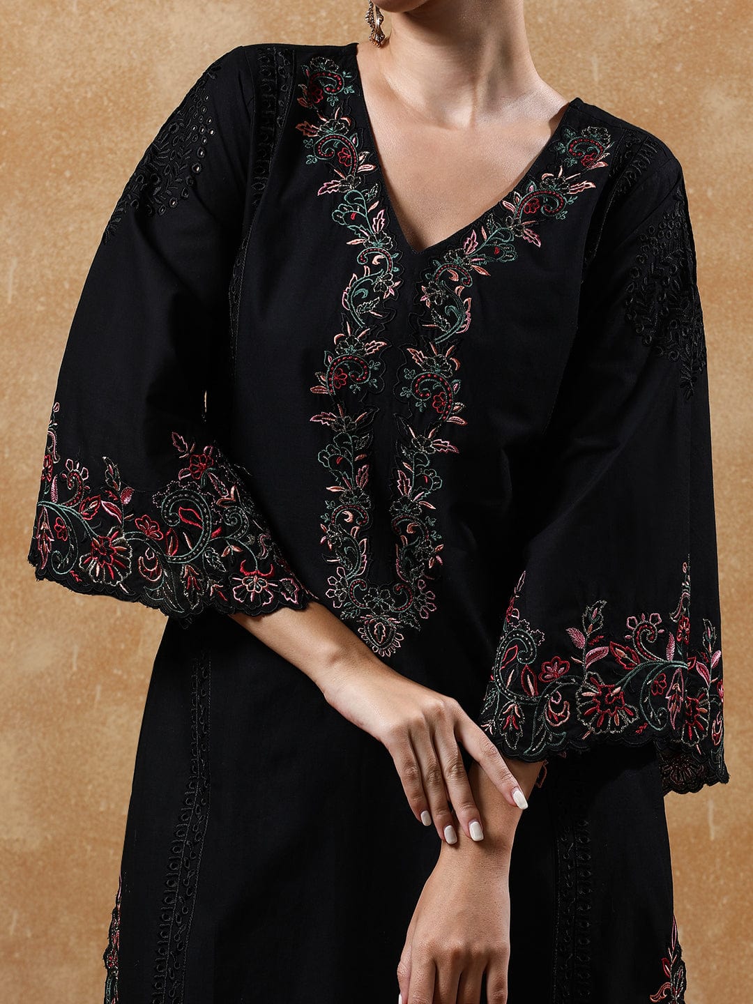 Varanga Women Thread Embroidered V-Neck Pure Cotton Kurta Sets