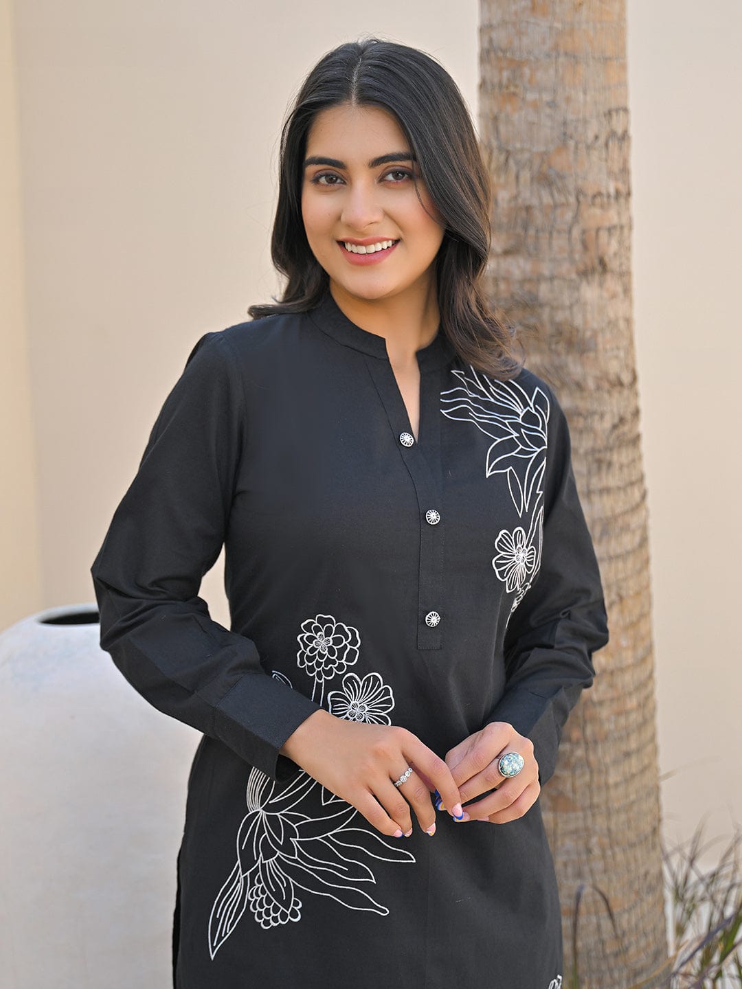 Varanga Women Floral Motif Thread Embroidered Kurta with Trouser