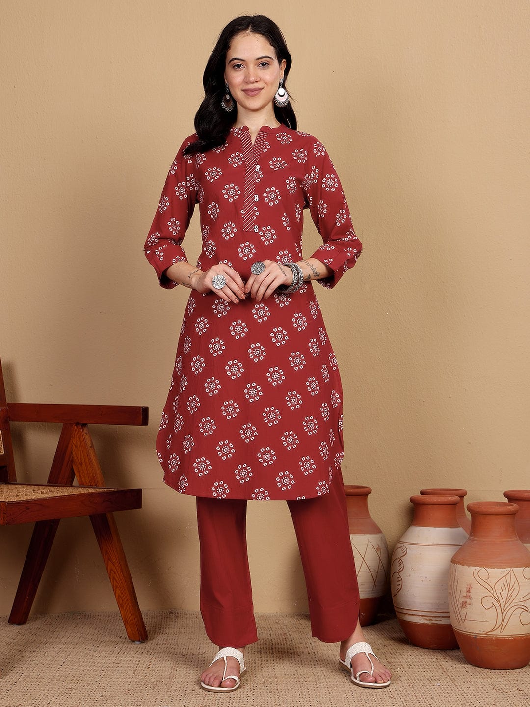 Varanga Women Printed Kurta With Thread Details On Neck Paired With Solid Trousers