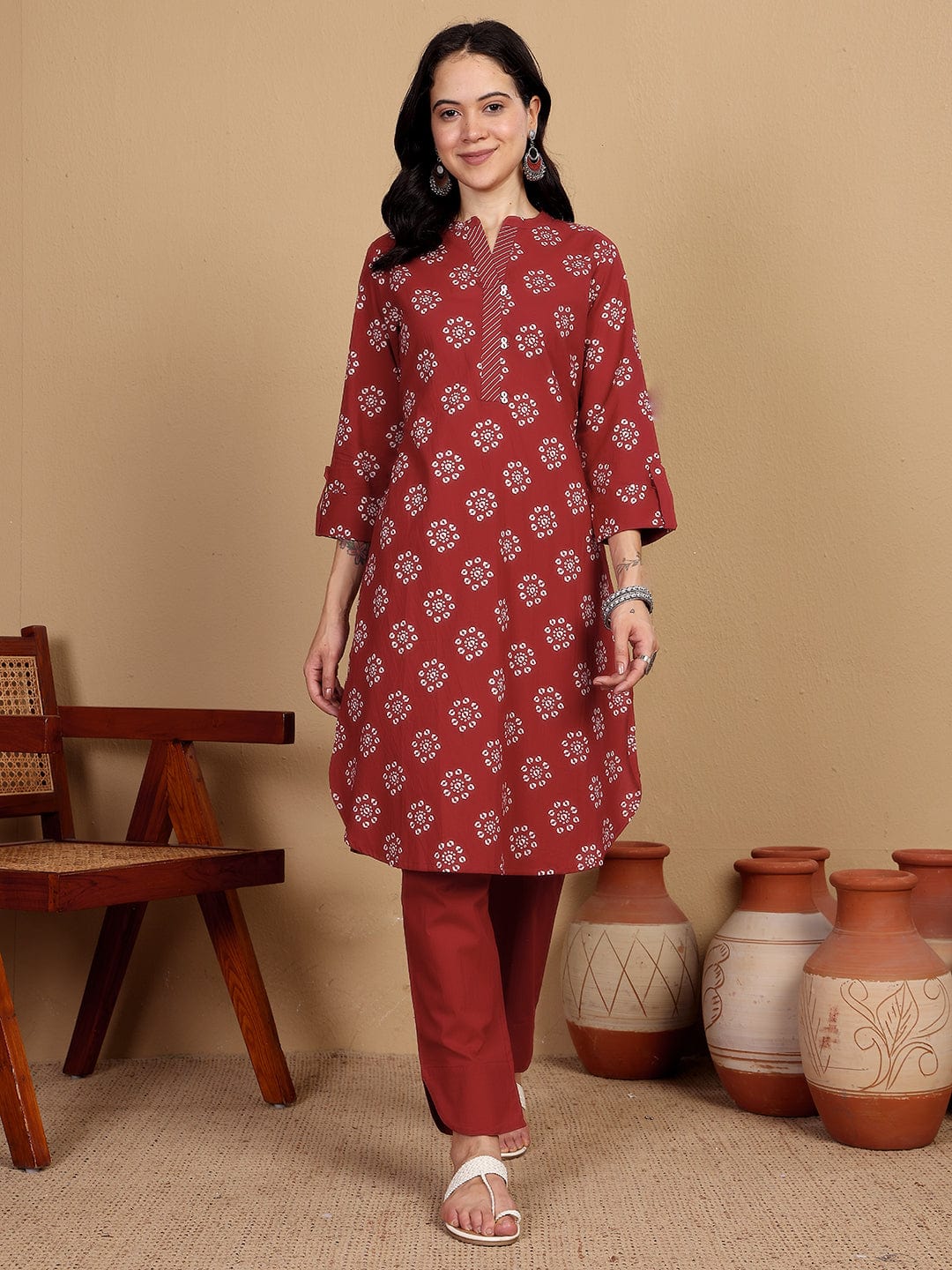 Varanga Women Printed Kurta With Thread Details On Neck Paired With Solid Trousers