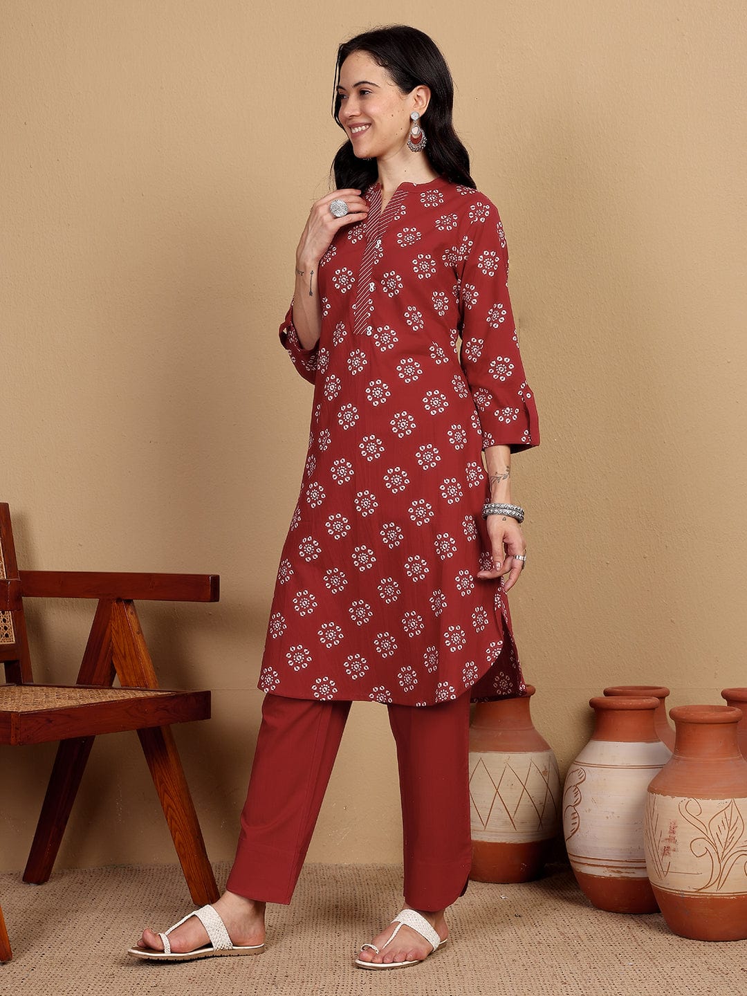 Varanga Women Printed Kurta With Thread Details On Neck Paired With Solid Trousers