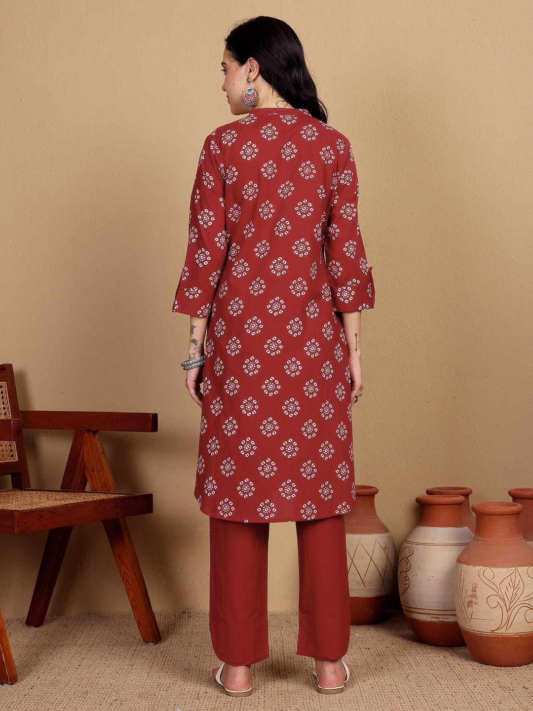 Varanga Women Printed Kurta With Thread Details On Neck Paired With Solid Trousers