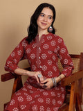 Varanga Women Printed Kurta With Thread Details On Neck Paired With Solid Trousers