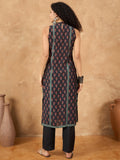Varanga Women Sleeveless Panelled Floral Print Straight Fit Kurta Paired With Solid Trousers