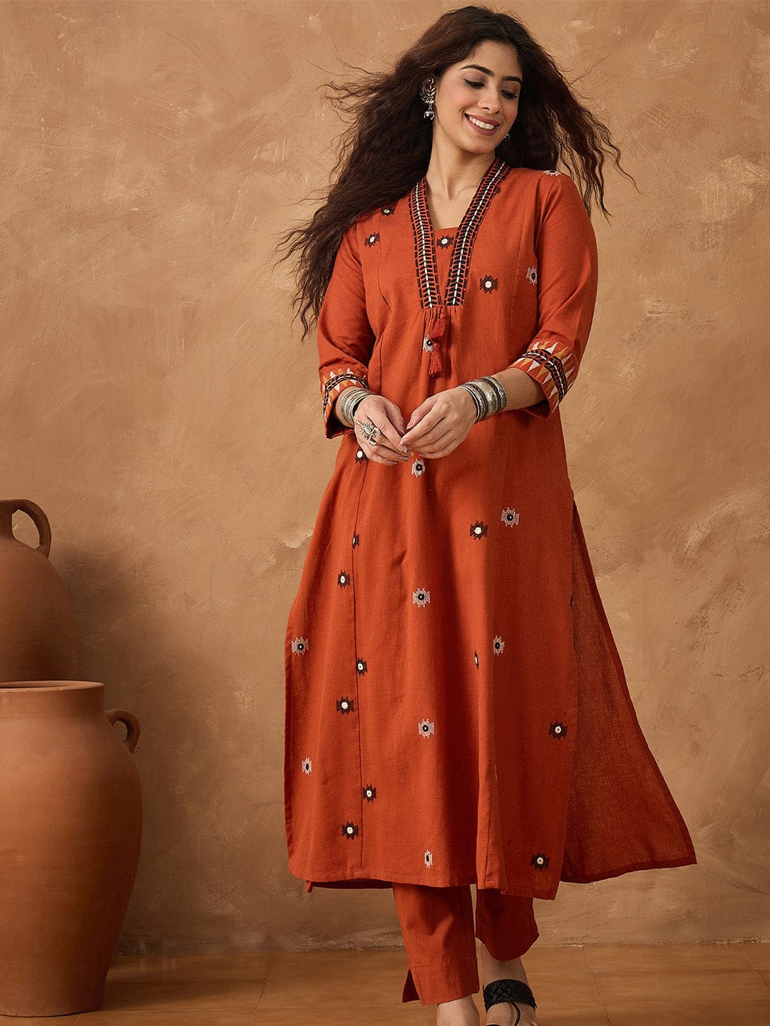 Thread embroidered panelled kurta paired with a pair solid trousers