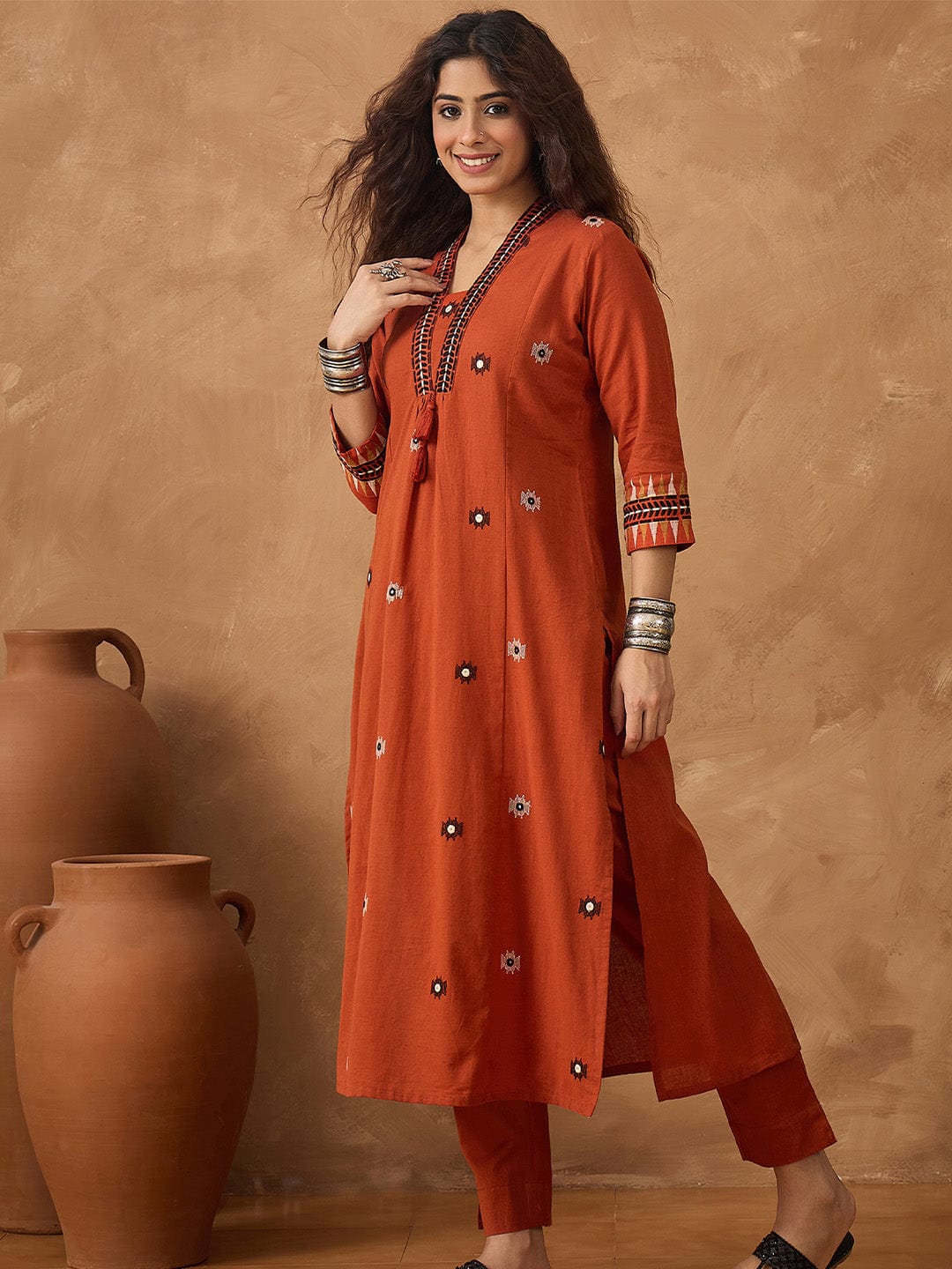 Thread embroidered panelled kurta paired with a pair solid trousers