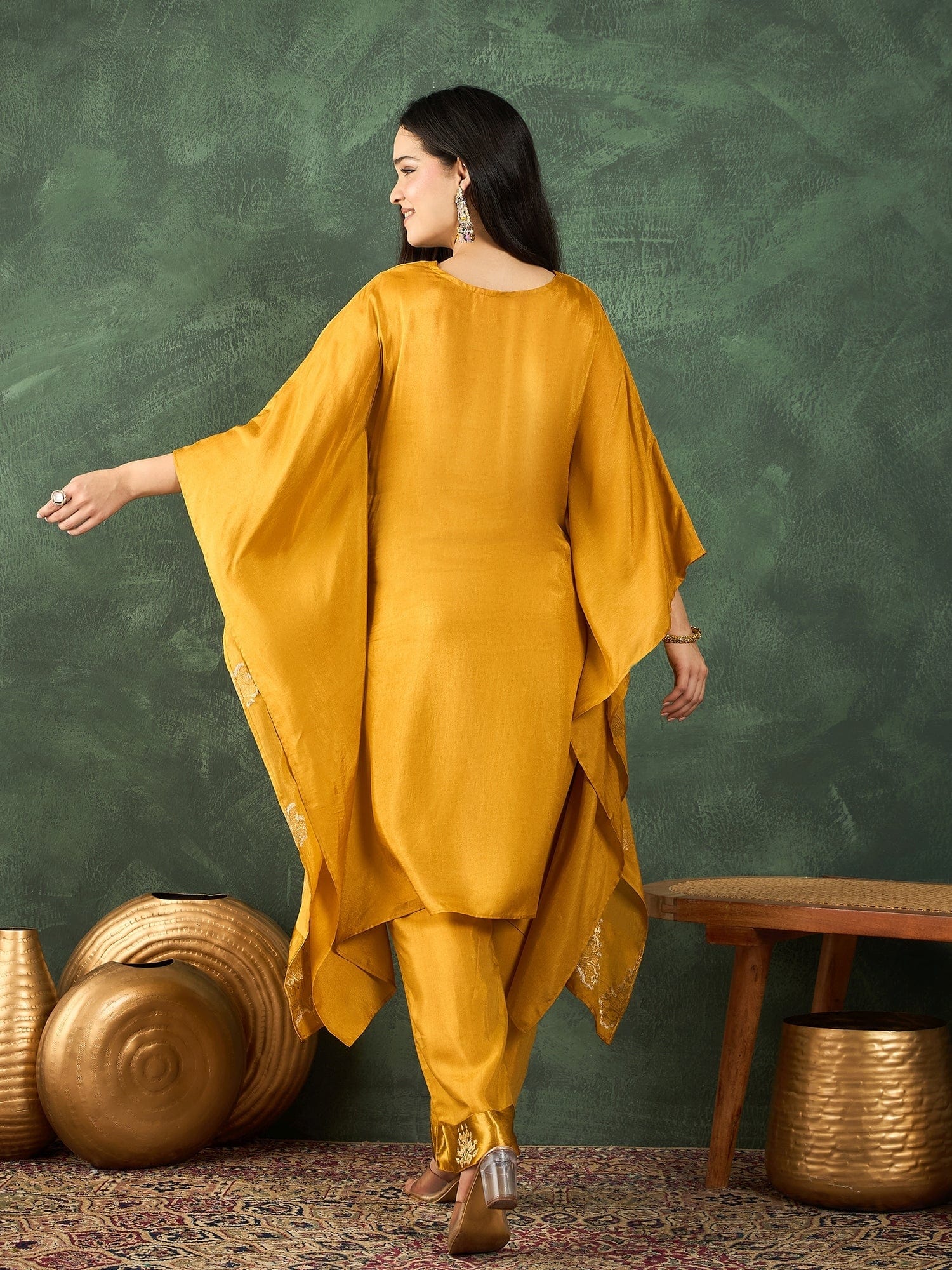 Varanga Kaftan-Style Kurta , Paired With Straight-Fit Solid Ankle-Length Trousers .