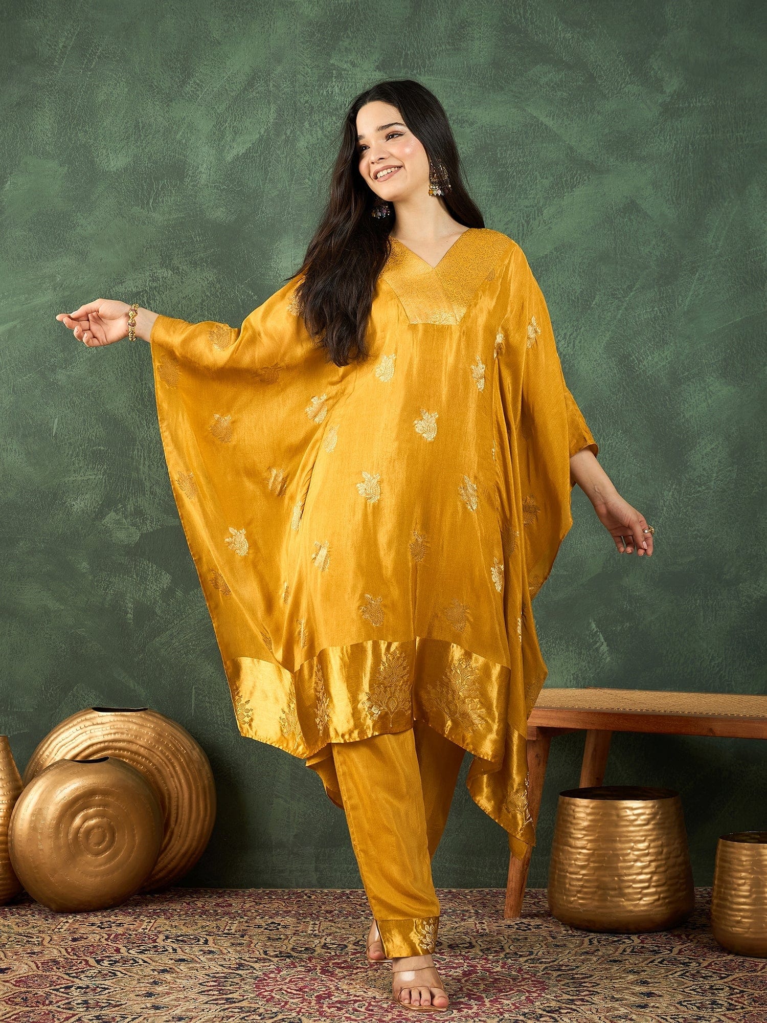 Varanga Kaftan-Style Kurta , Paired With Straight-Fit Solid Ankle-Length Trousers .