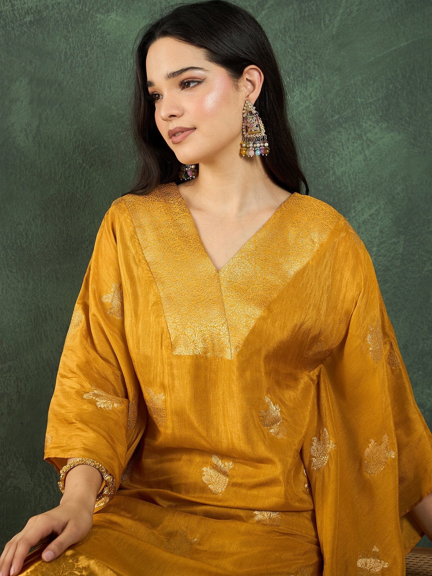 Varanga Kaftan-Style Kurta , Paired With Straight-Fit Solid Ankle-Length Trousers .