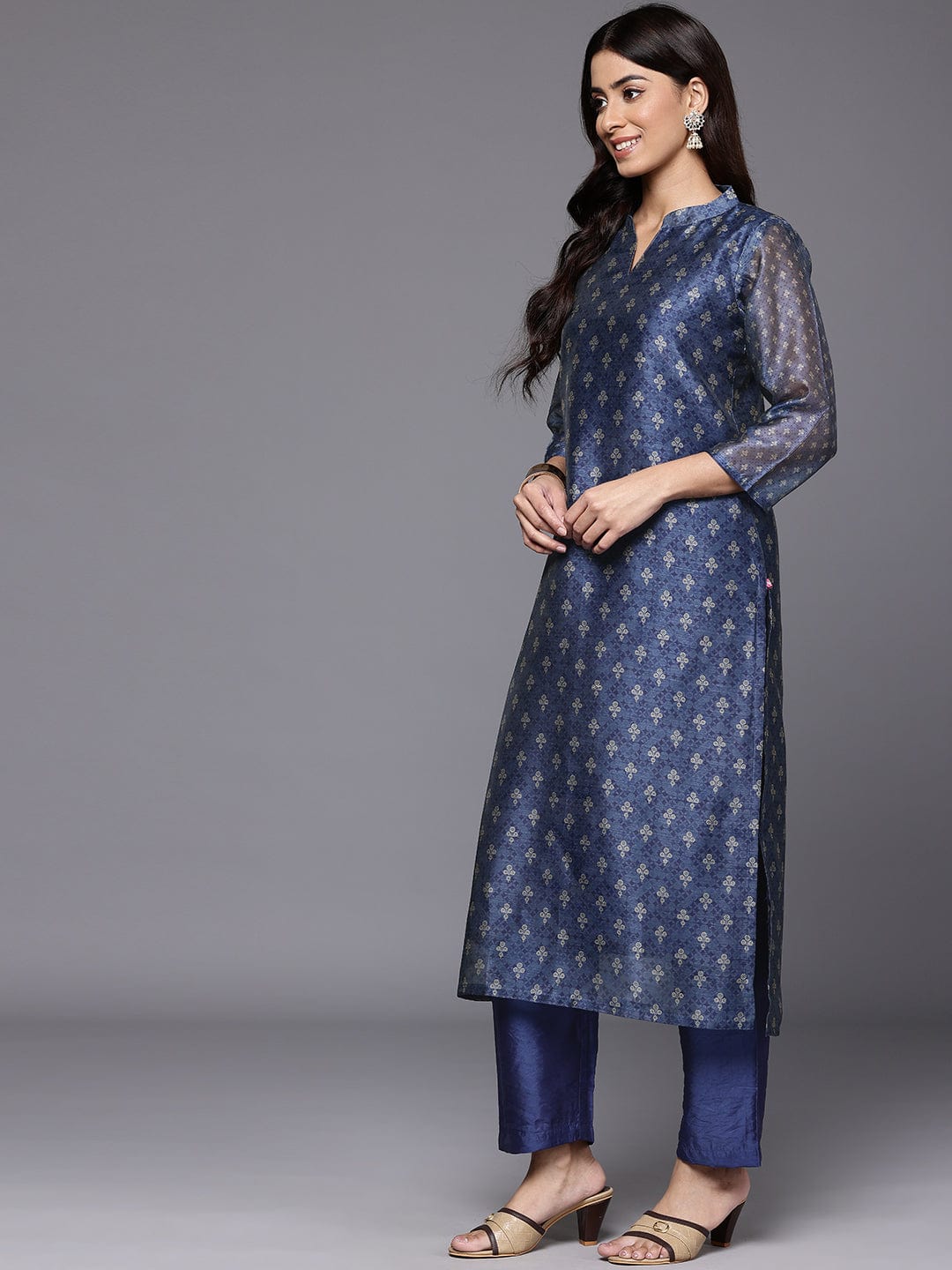 Varanga Women Blue Floral Printed Mandarin Collar Straight Kurta Paired With Bottom & Dupatta