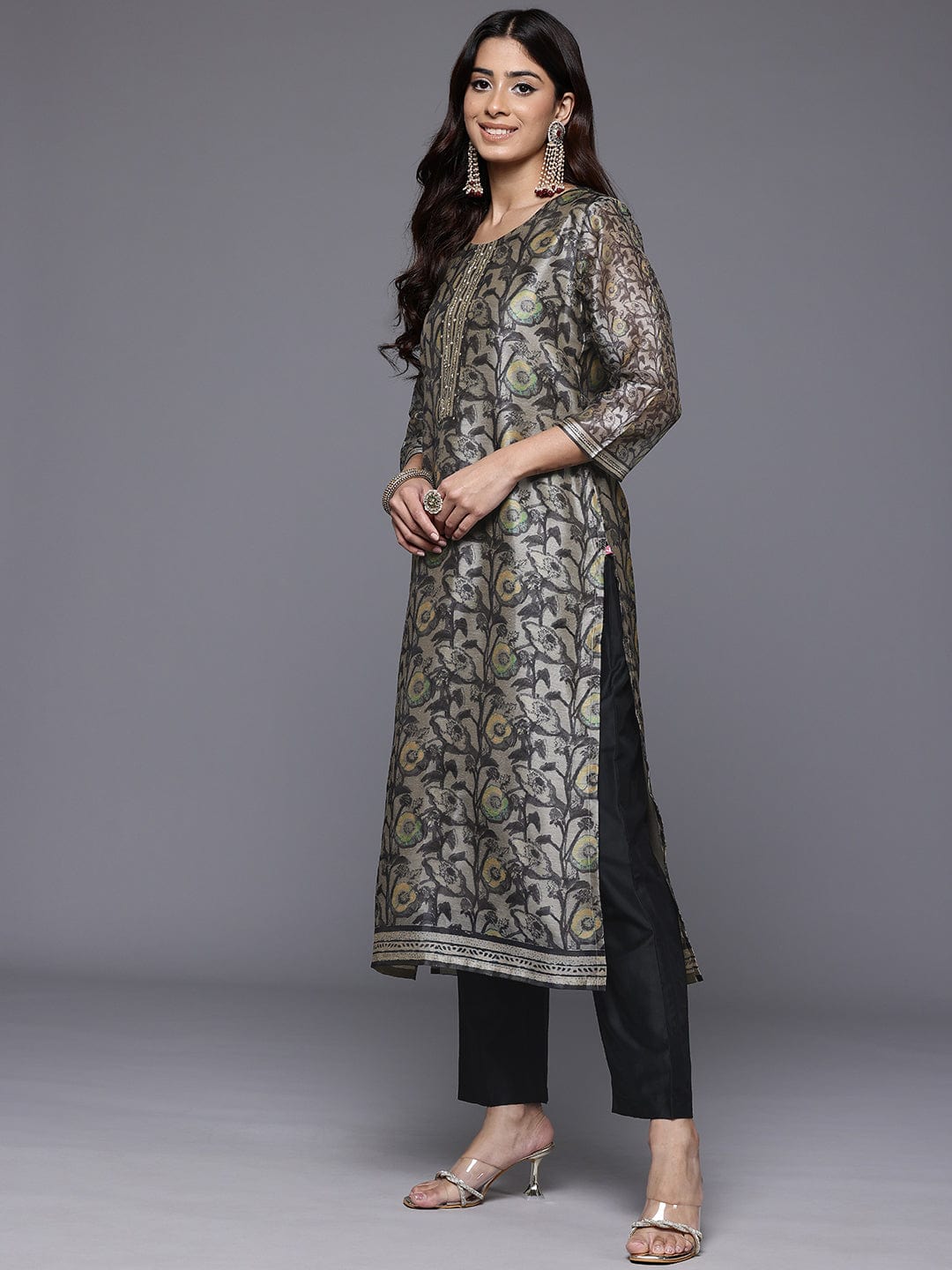 Varanga Women Grey Floral Printed  Round Neck Straight Kurta Paired With Bottom And Printed Dupatta.