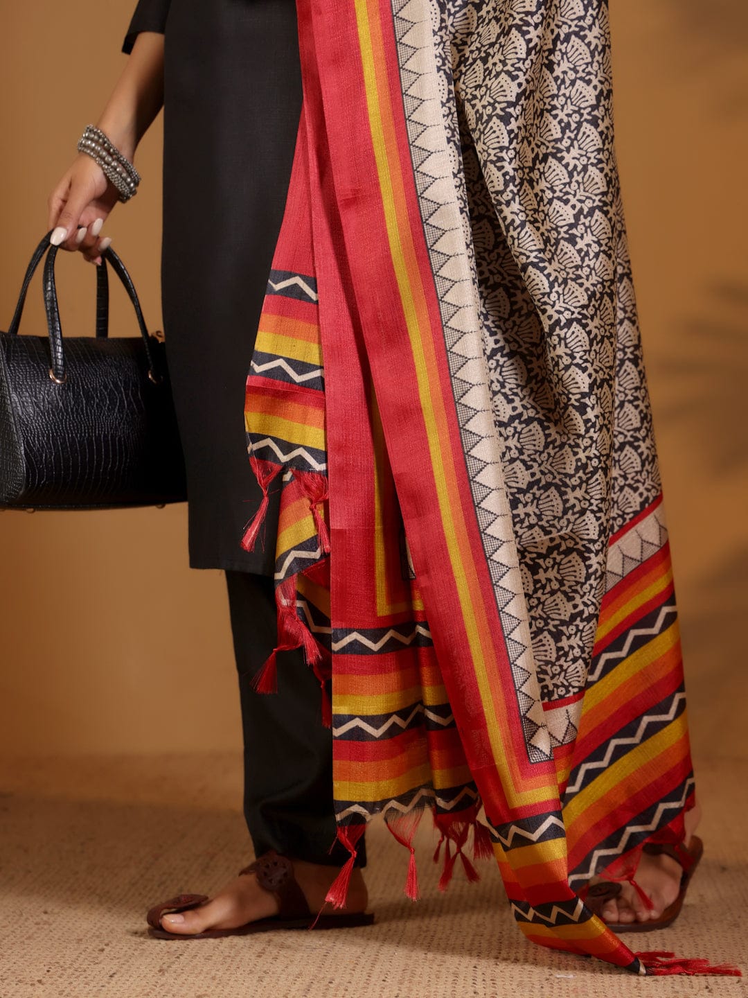 Varanga Women V Neck Kurta With Trouser And Printed Dupatta