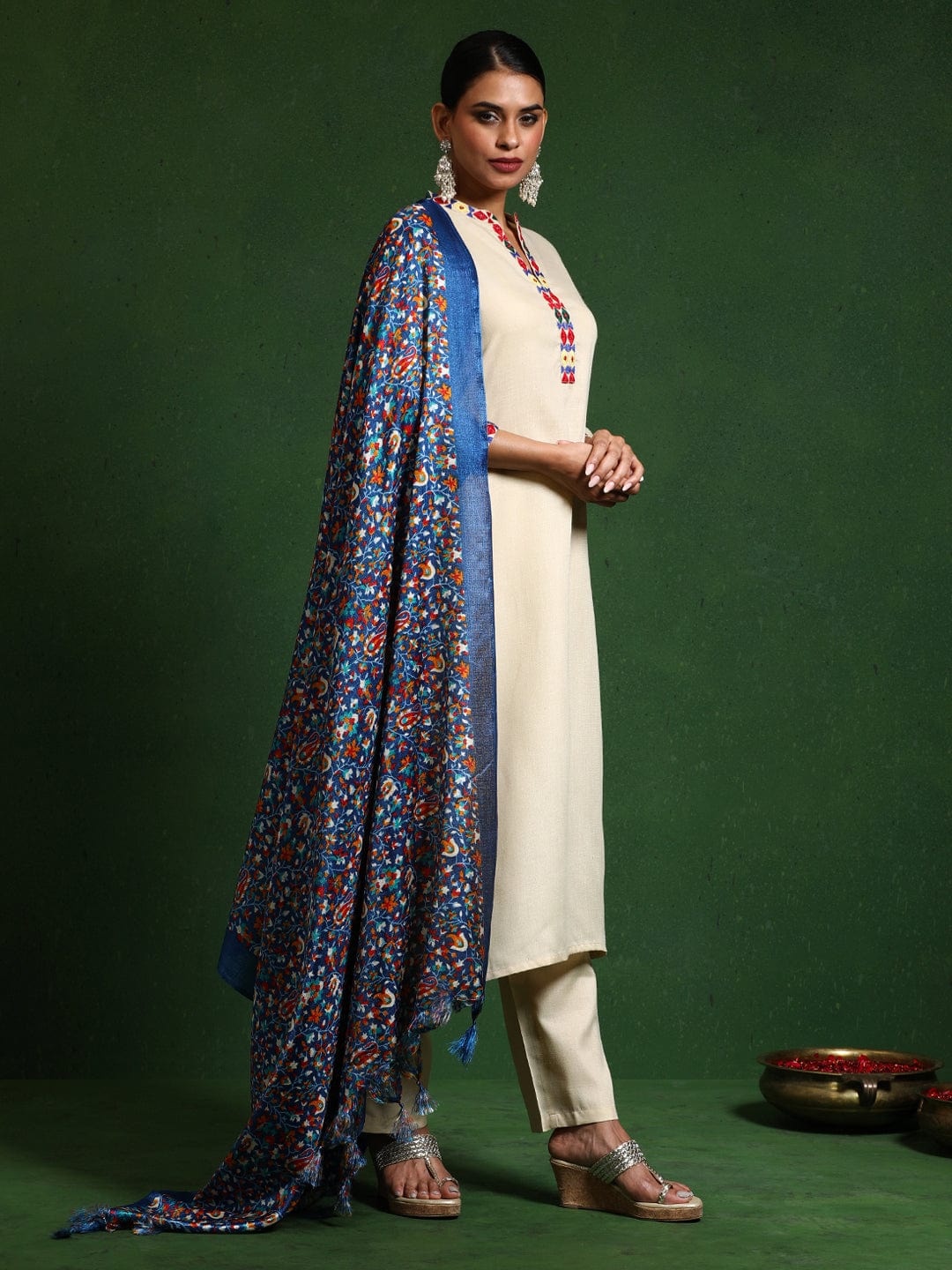 Varanga Women Mandarin collar Kurta with Trouser and Printed Dupatta