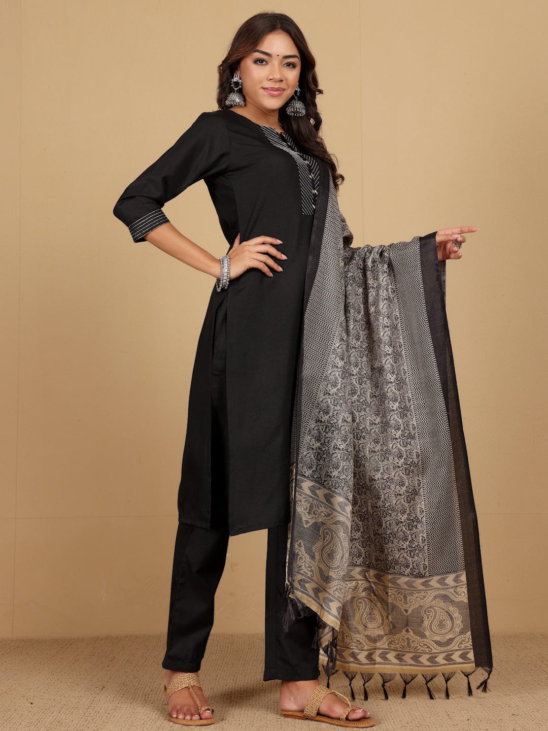 Varanga Varanga Women Thread Embroidered Yoke Kurta With Trouser & Jacquard Dupatta