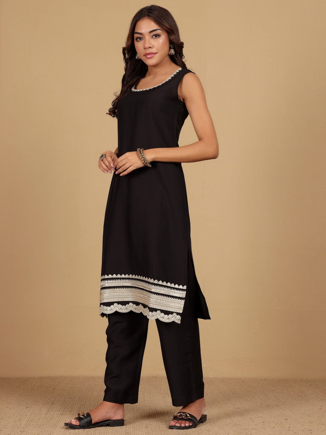 Varanga Women Round Neck Sleeveless Kurta With Trouser & Dupatta