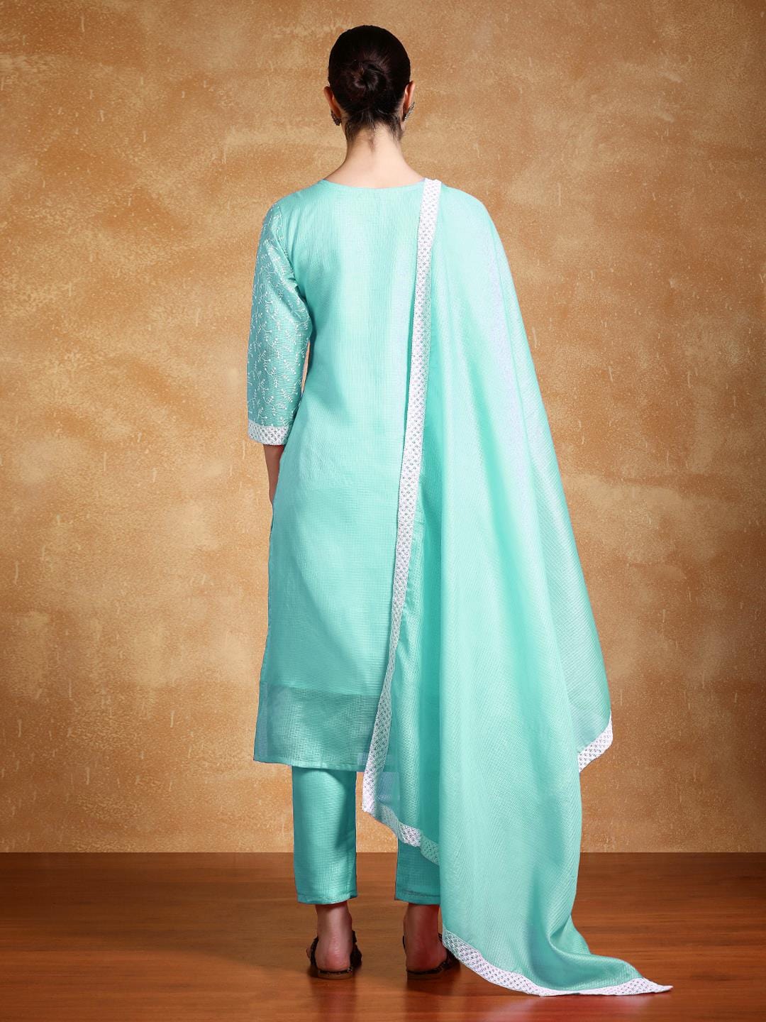 Women Floral Embroidered Regular Thread Work Kurta with Trousers & Dupatta