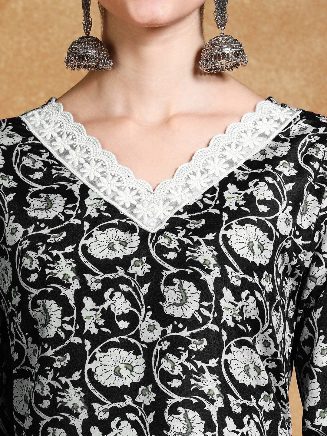 Women Floral Printed Kurta with Trousers & Dupatta