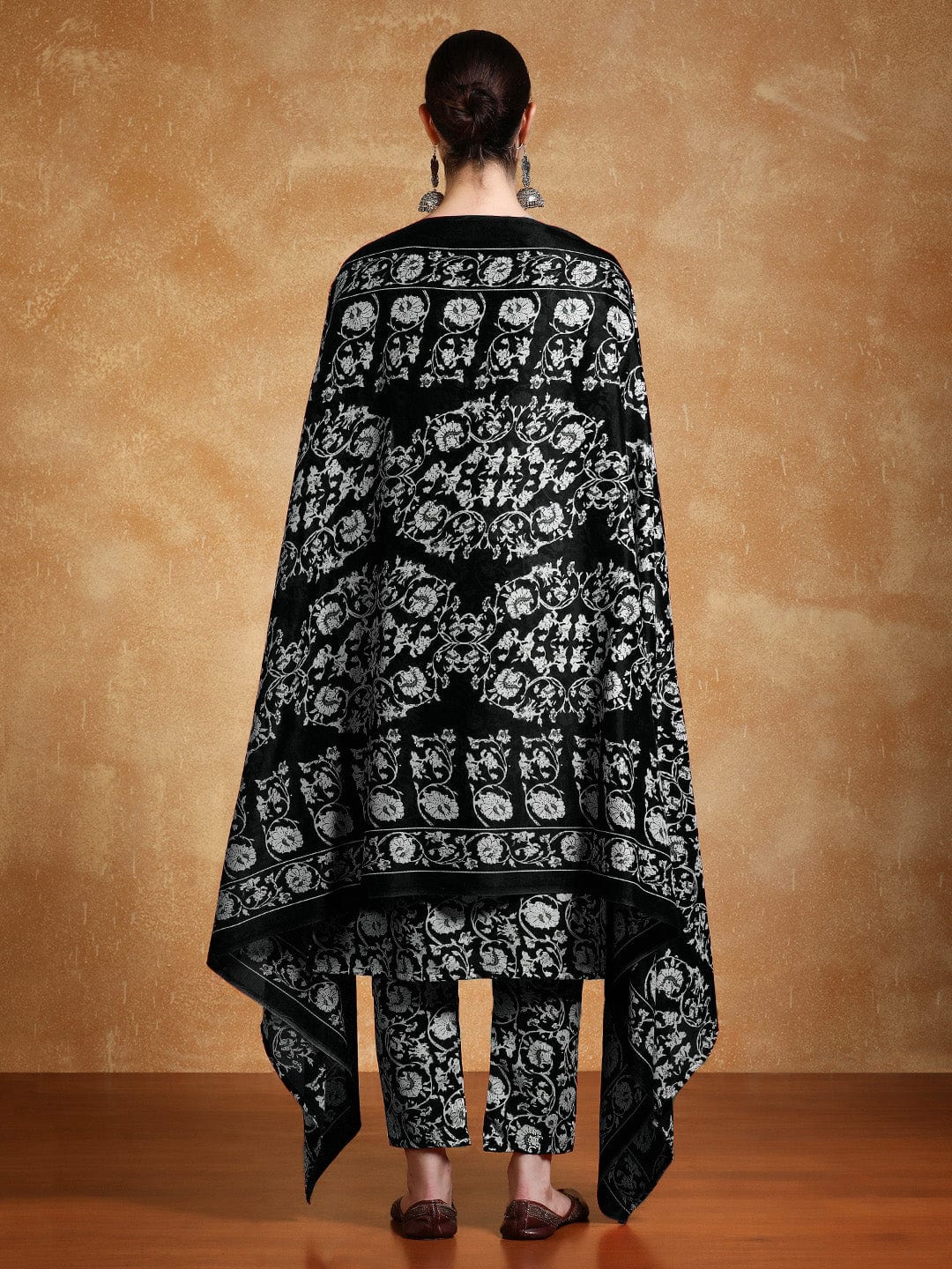 Women Floral Printed Kurta with Trousers & Dupatta