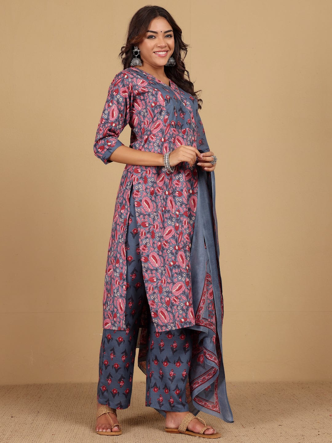Varanga Women Ethnic Floral Printed Kurta withTrouser & Dupatta