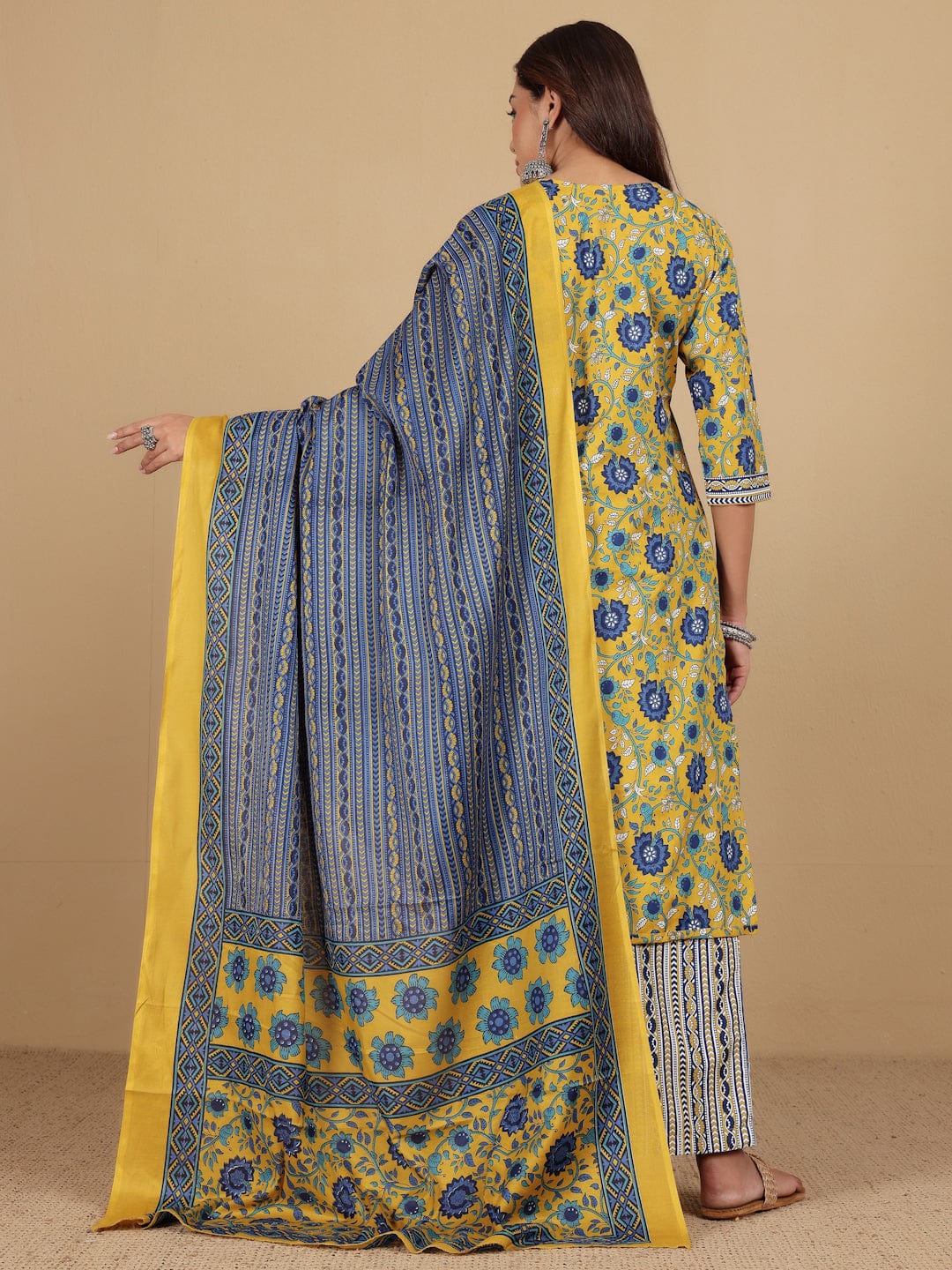 Varanga Women Ethnic Floral Printed V Neck Kurta withTrouser & Dupatta