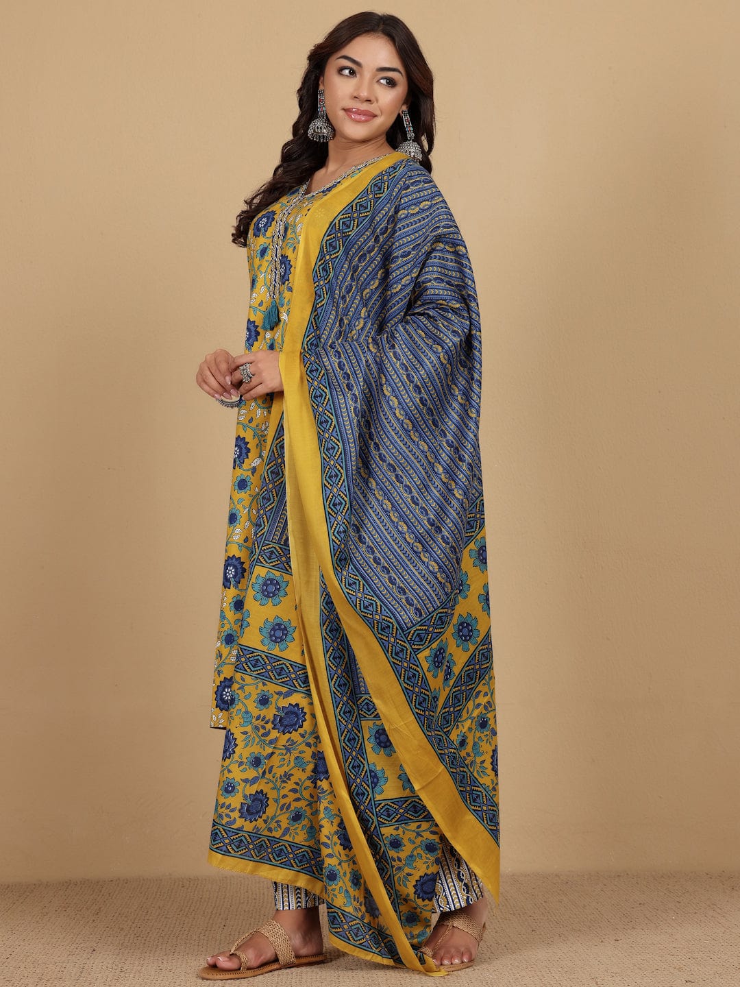 Varanga Women Ethnic Floral Printed V Neck Kurta withTrouser & Dupatta