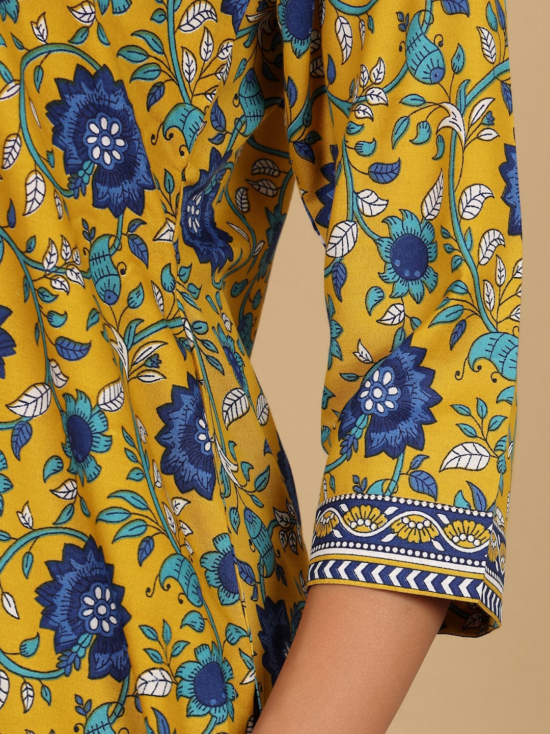 Varanga Women Ethnic Floral Printed V Neck Kurta withTrouser & Dupatta