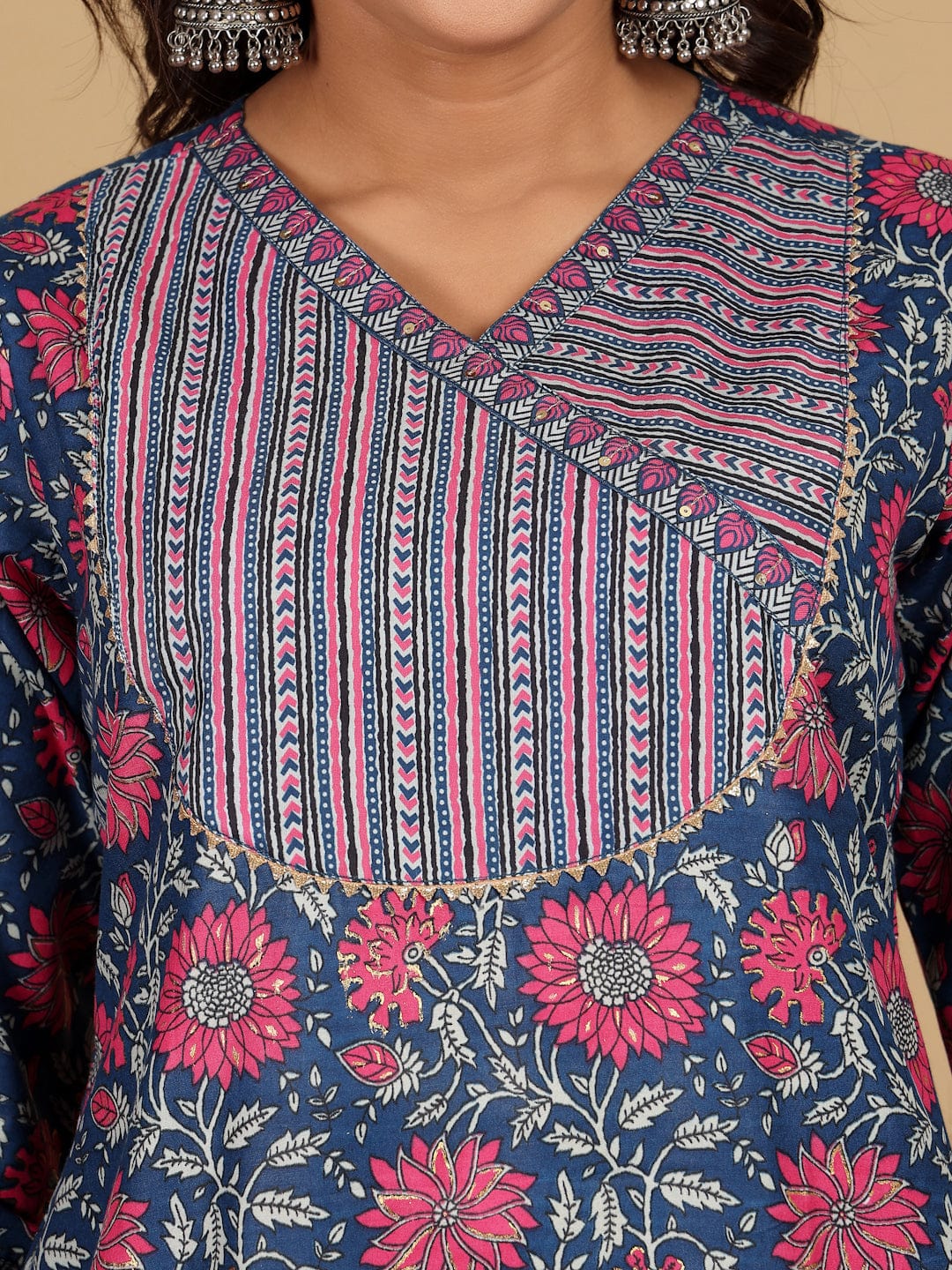 Varanga Women Ethnic Floral Printed V Neck Kurta With Stripper Trouser & Dupatta
