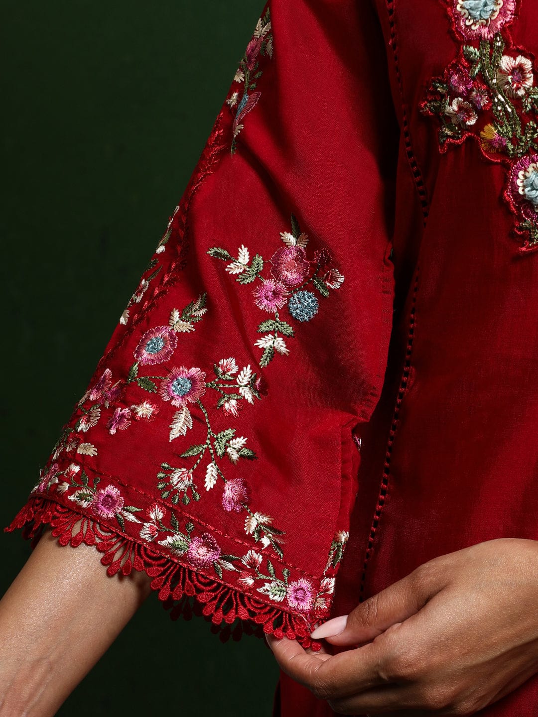Varanga Women Floral Heavy Thread Embroidered Schffili Hem Kurta With Trouser & Dupatta