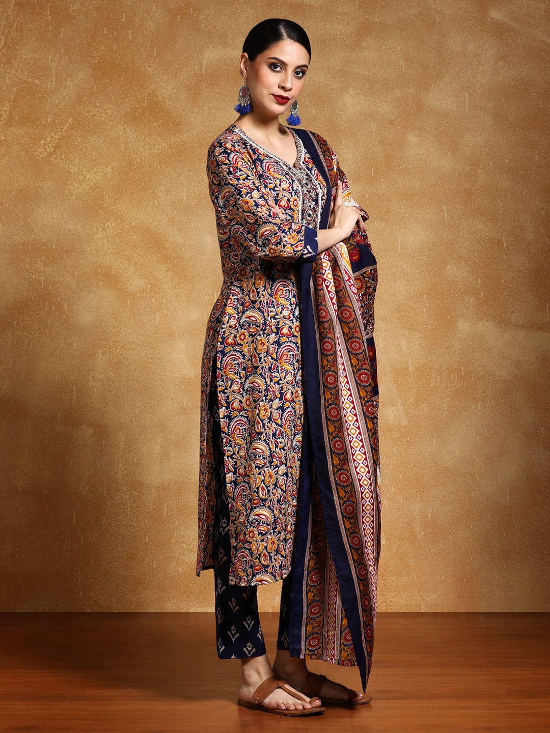 Varanga Women-Zari Detailed Ethnic Floral Printed Kurta With Trouser & Dupatta