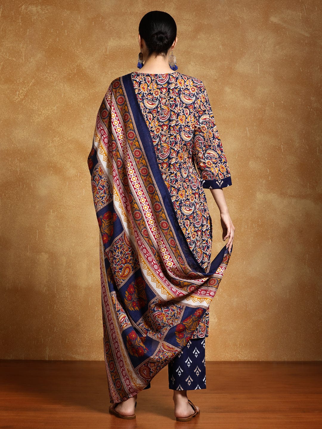 Varanga Women-Zari Detailed Ethnic Floral Printed Kurta With Trouser & Dupatta
