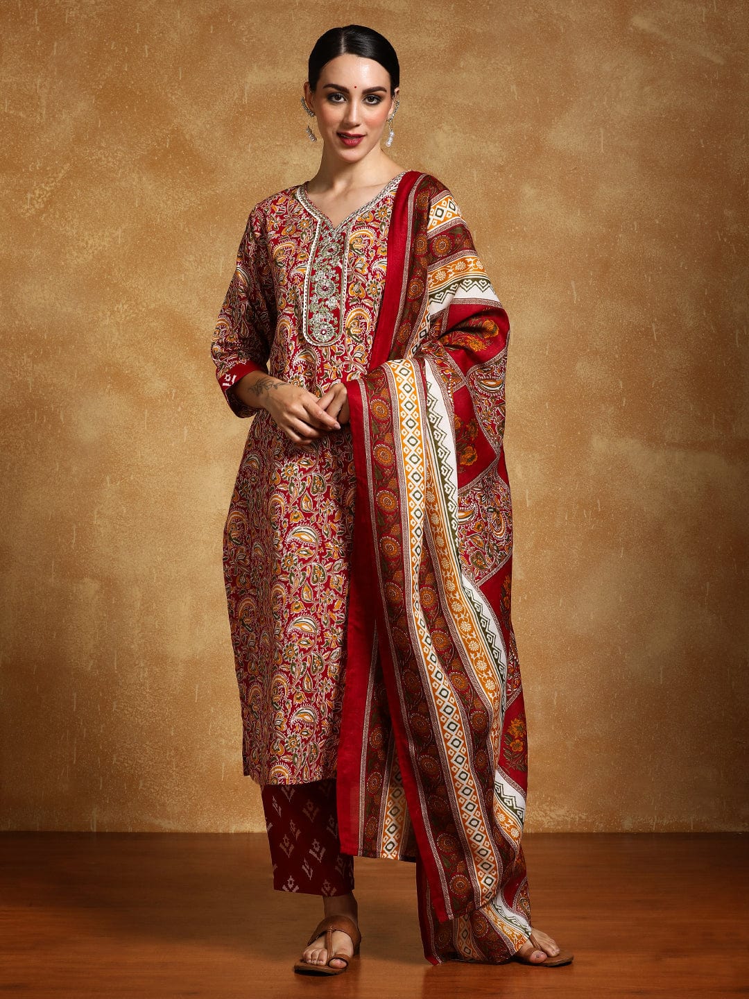 Varanga Women-Zari Detailed Ethnic Floral Printed Kurta With Trouser & Dupatta