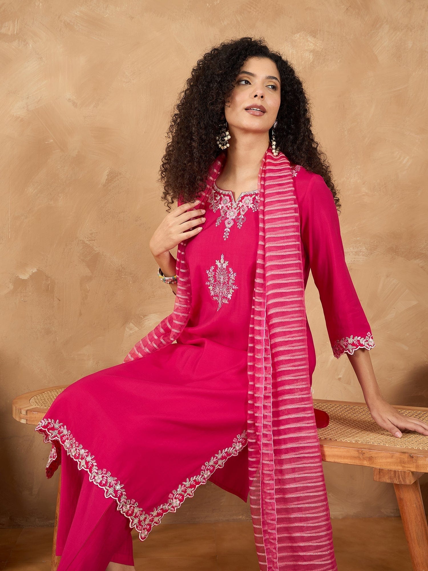 Varanga Women Kurta Adorned With Thread Embroidery, Teamed With Trousers And Paired With Dupatta Featuring Lurex