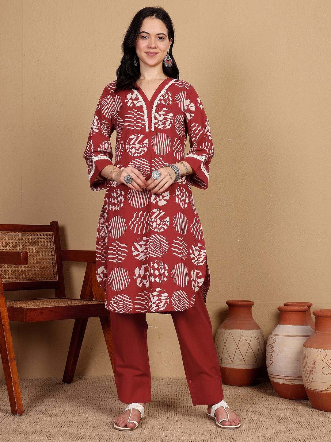 Varanga Women Printed Kurta With Lace Details On Neck And Cuff Paired With Solid Trousers