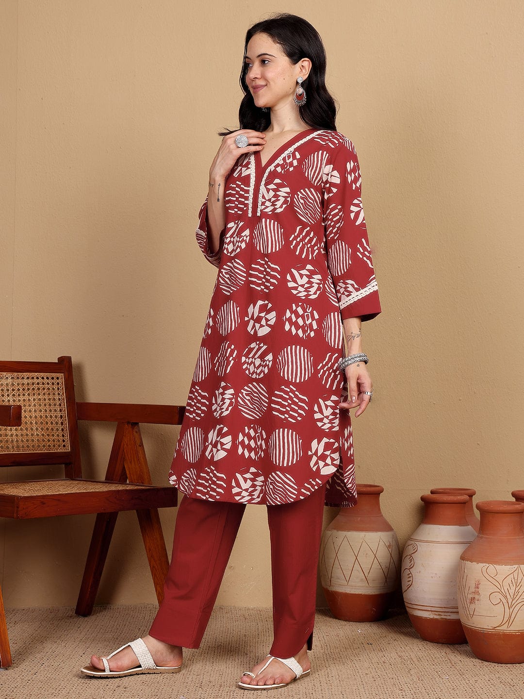 Varanga Women Printed Kurta With Lace Details On Neck And Cuff Paired With Solid Trousers