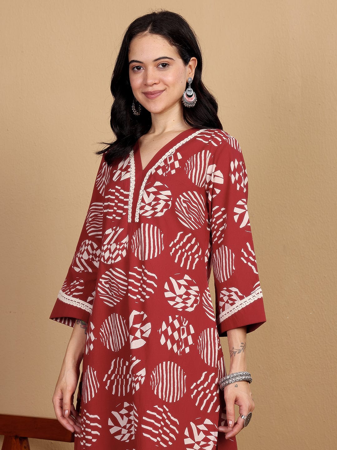 Varanga Women Printed Kurta With Lace Details On Neck And Cuff Paired With Solid Trousers