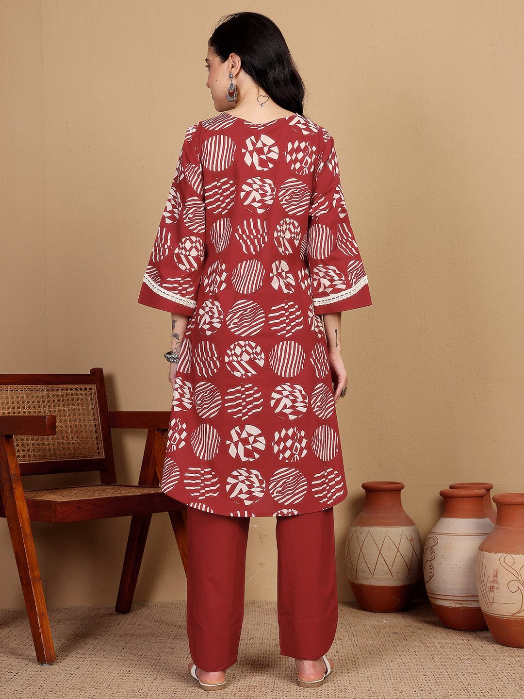 Varanga Women Printed Kurta With Lace Details On Neck And Cuff Paired With Solid Trousers